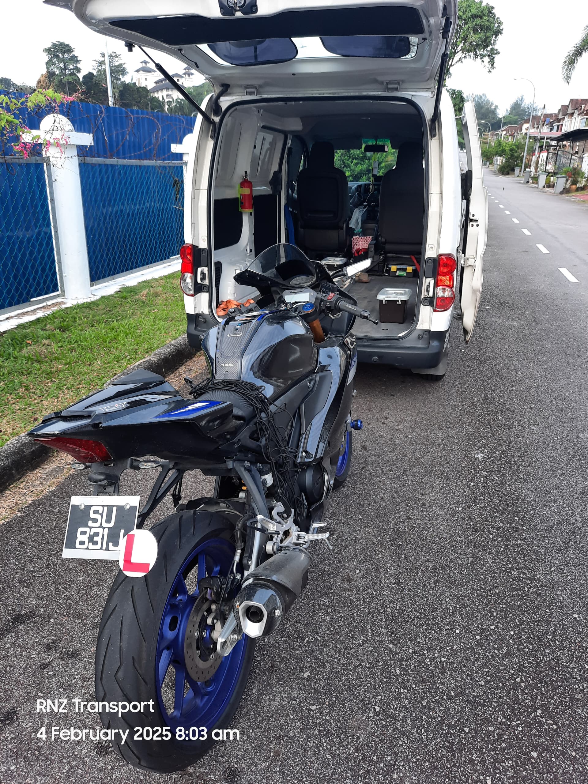 Trak membawa pelbagai jenis motorsikal